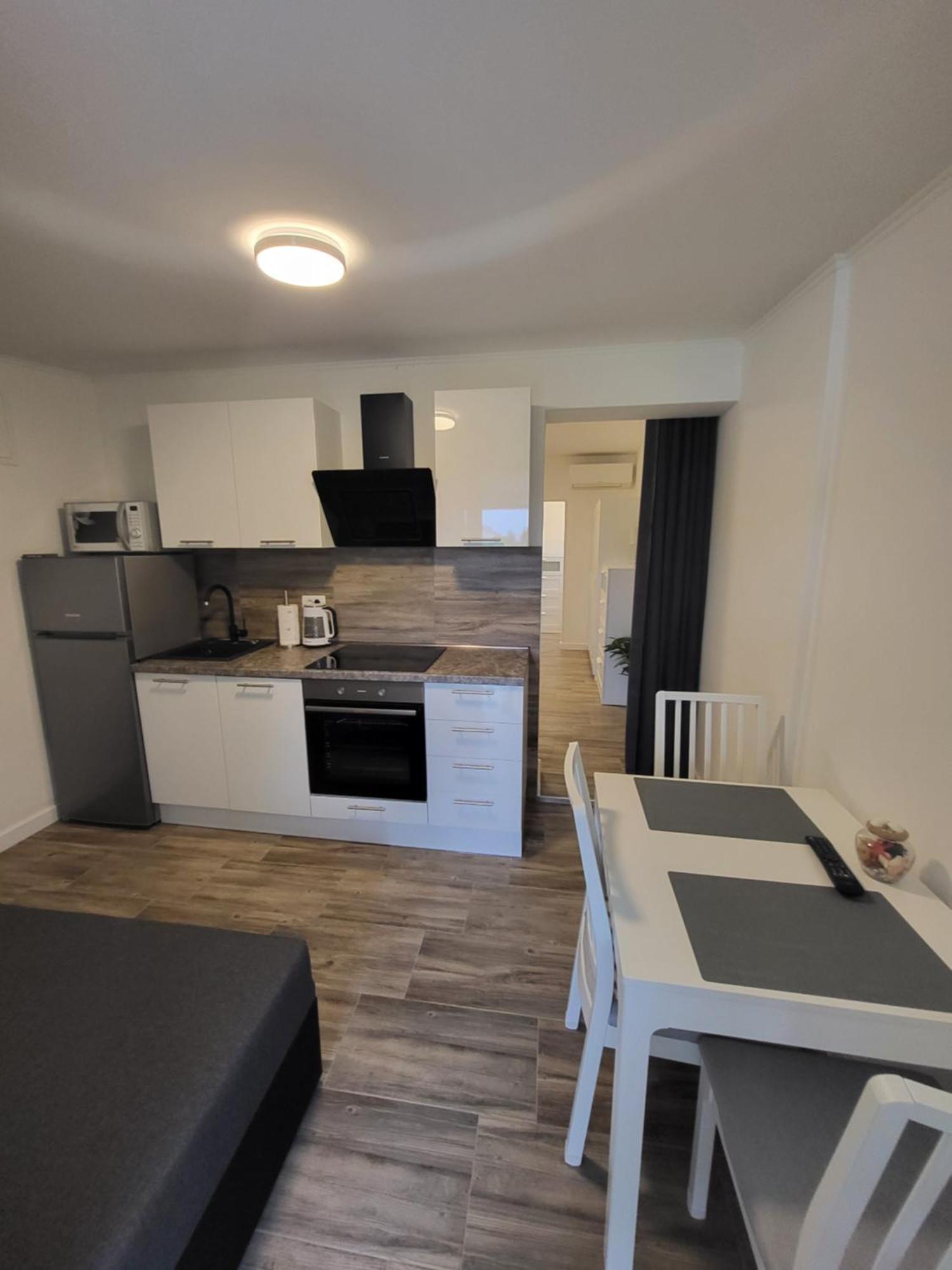 Apartmani I Sobe Mara Palit 외부 사진
