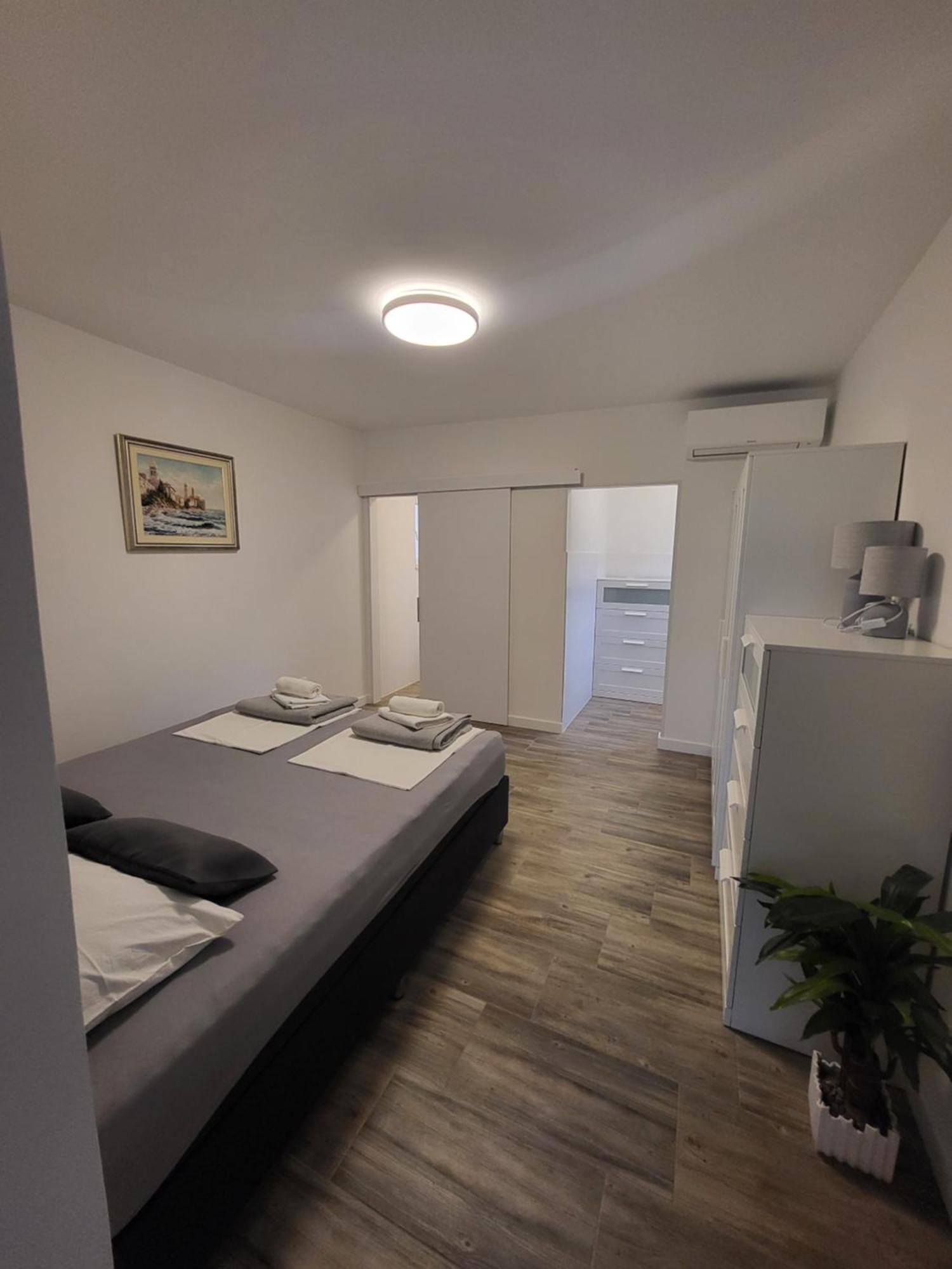 Apartmani I Sobe Mara Palit 외부 사진