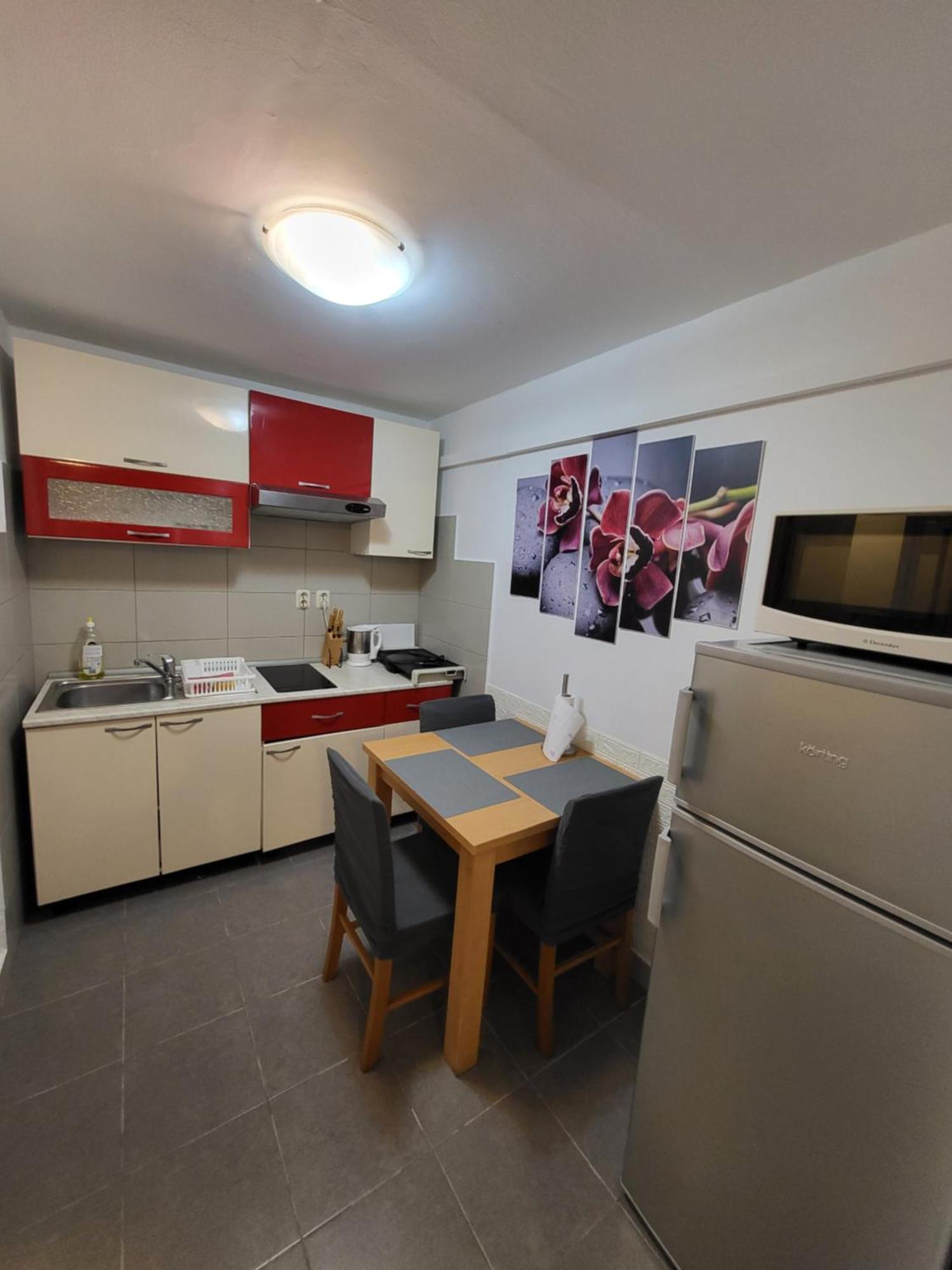 Apartmani I Sobe Mara Palit 외부 사진